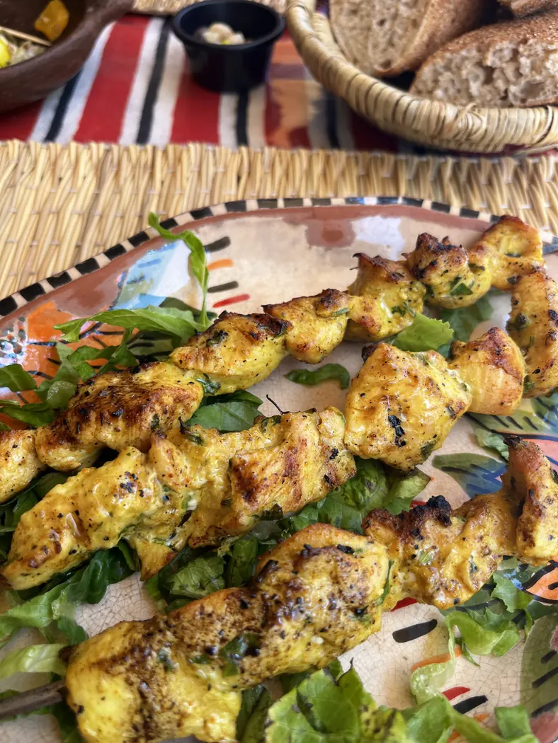 Brochettes de poulet mariné